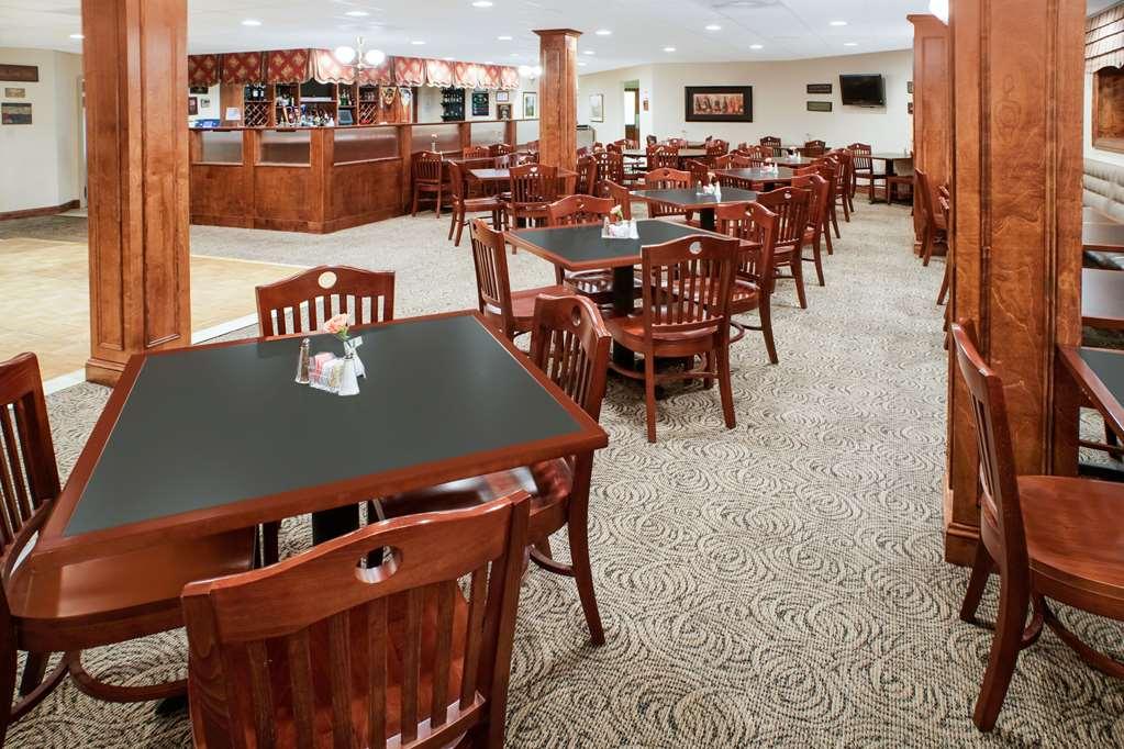 Clarion Hotel & Suites Convention Center Fredericksburg Restaurant bilde